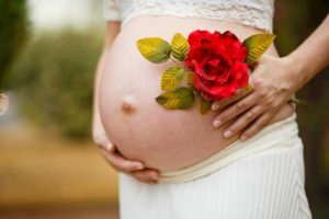 gravid symptom hudbristningar under graviditeten